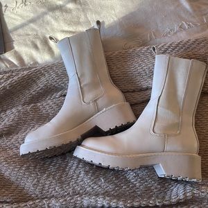 Off-white Steve Madden Booties. Size 6